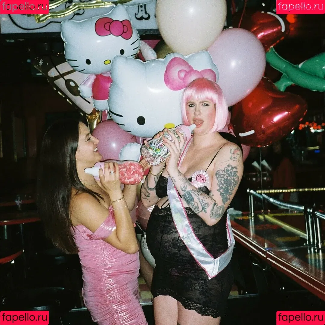 Ireland Baldwin / chloebaldwin... / irelandbasingerbaldwin Onlyfans Photo Gallery 