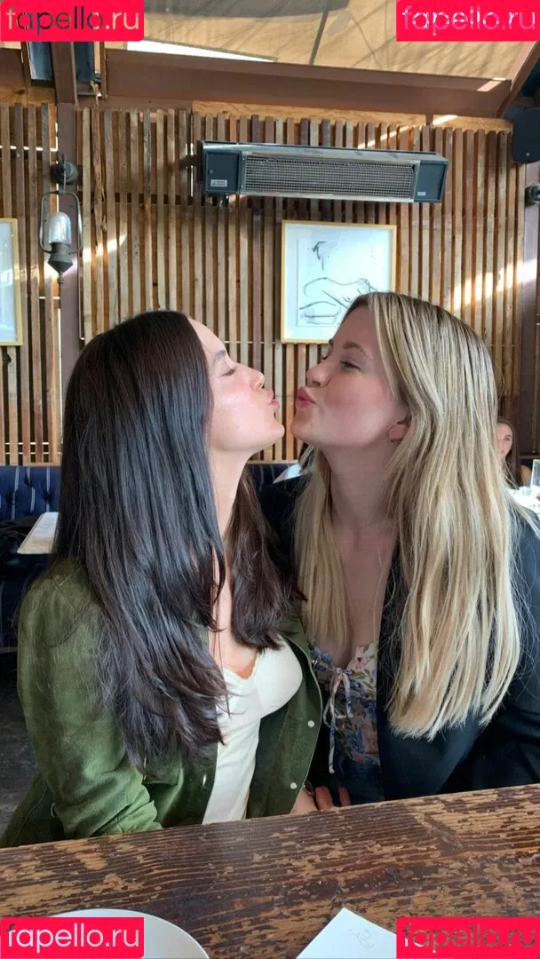 Ireland Baldwin / chloebaldwin... / irelandbasingerbaldwin Onlyfans Photo Gallery 