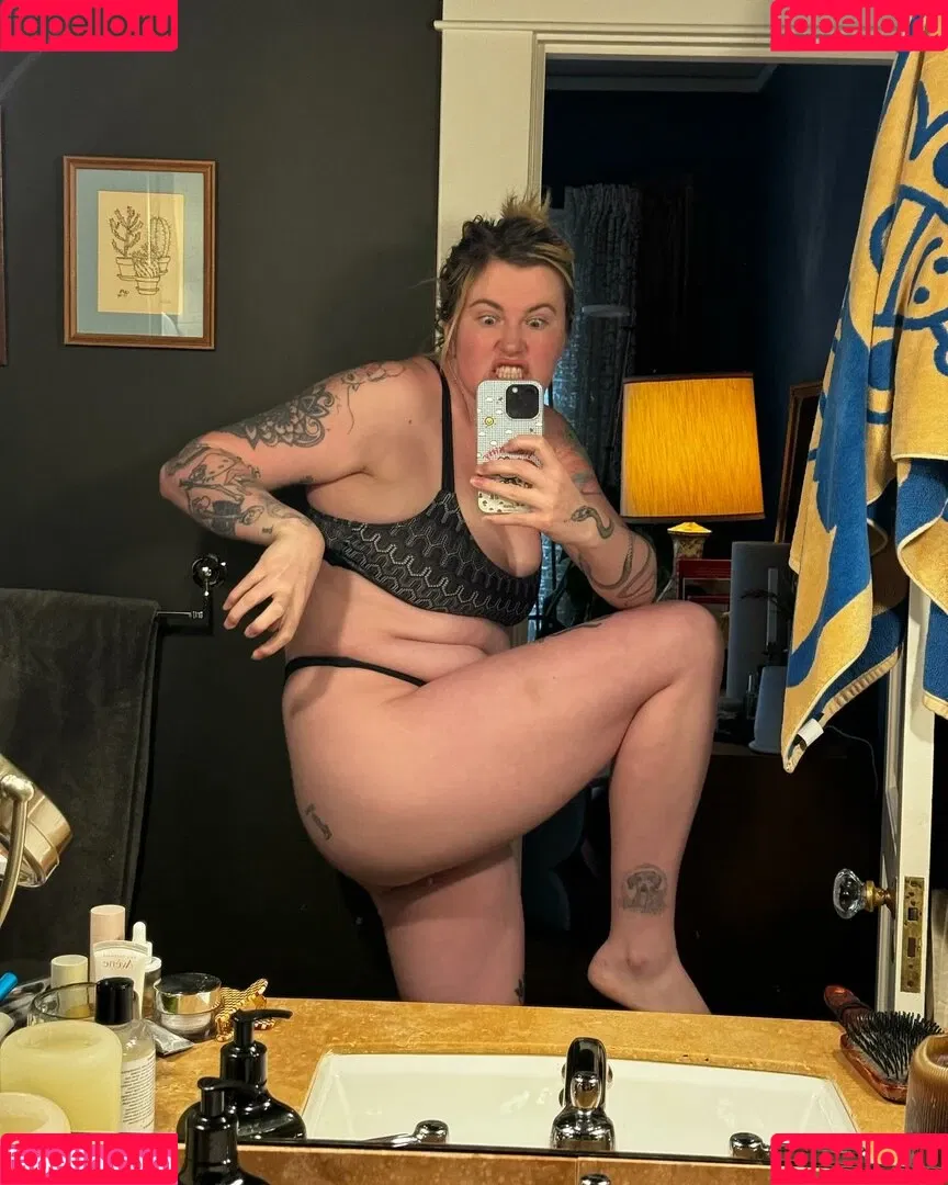 Ireland Baldwin / chloebaldwin... / irelandbasingerbaldwin Onlyfans Photo Gallery 