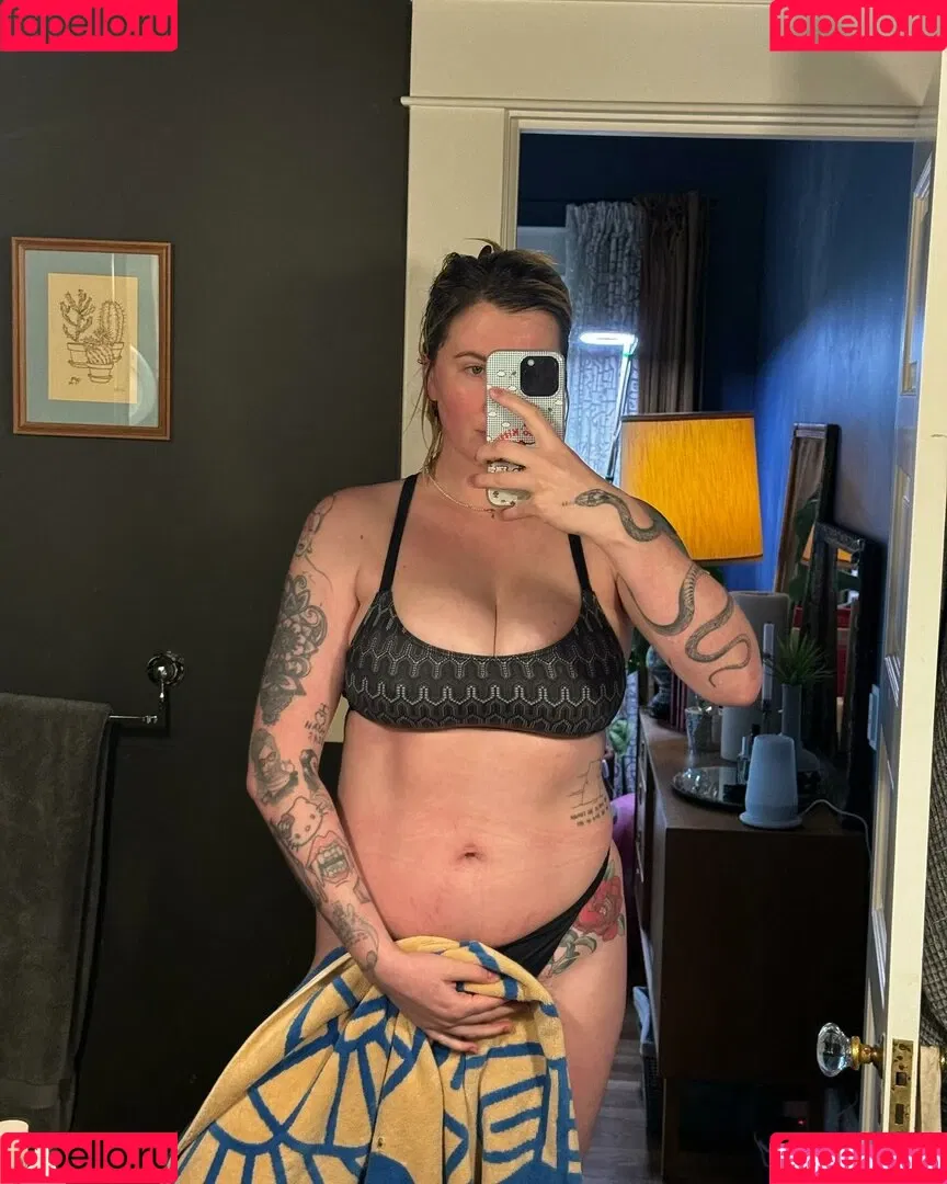 Ireland Baldwin / chloebaldwin... / irelandbasingerbaldwin Onlyfans Photo Gallery 