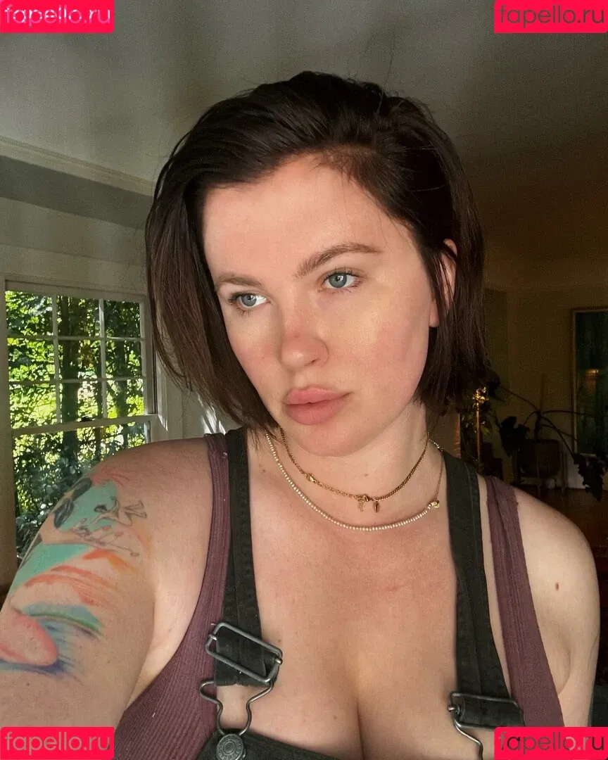 Ireland Baldwin / chloebaldwin... / irelandbasingerbaldwin Onlyfans Photo Gallery 