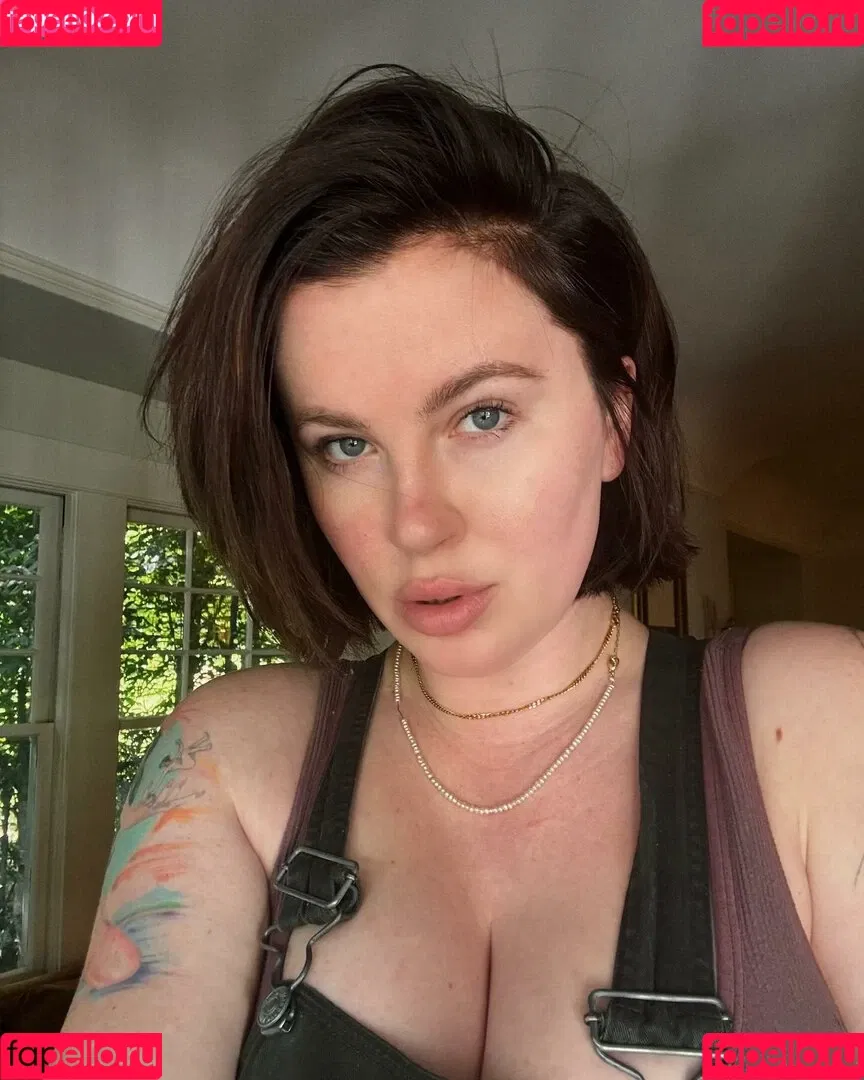 Ireland Baldwin / chloebaldwin... / irelandbasingerbaldwin Onlyfans Photo Gallery 