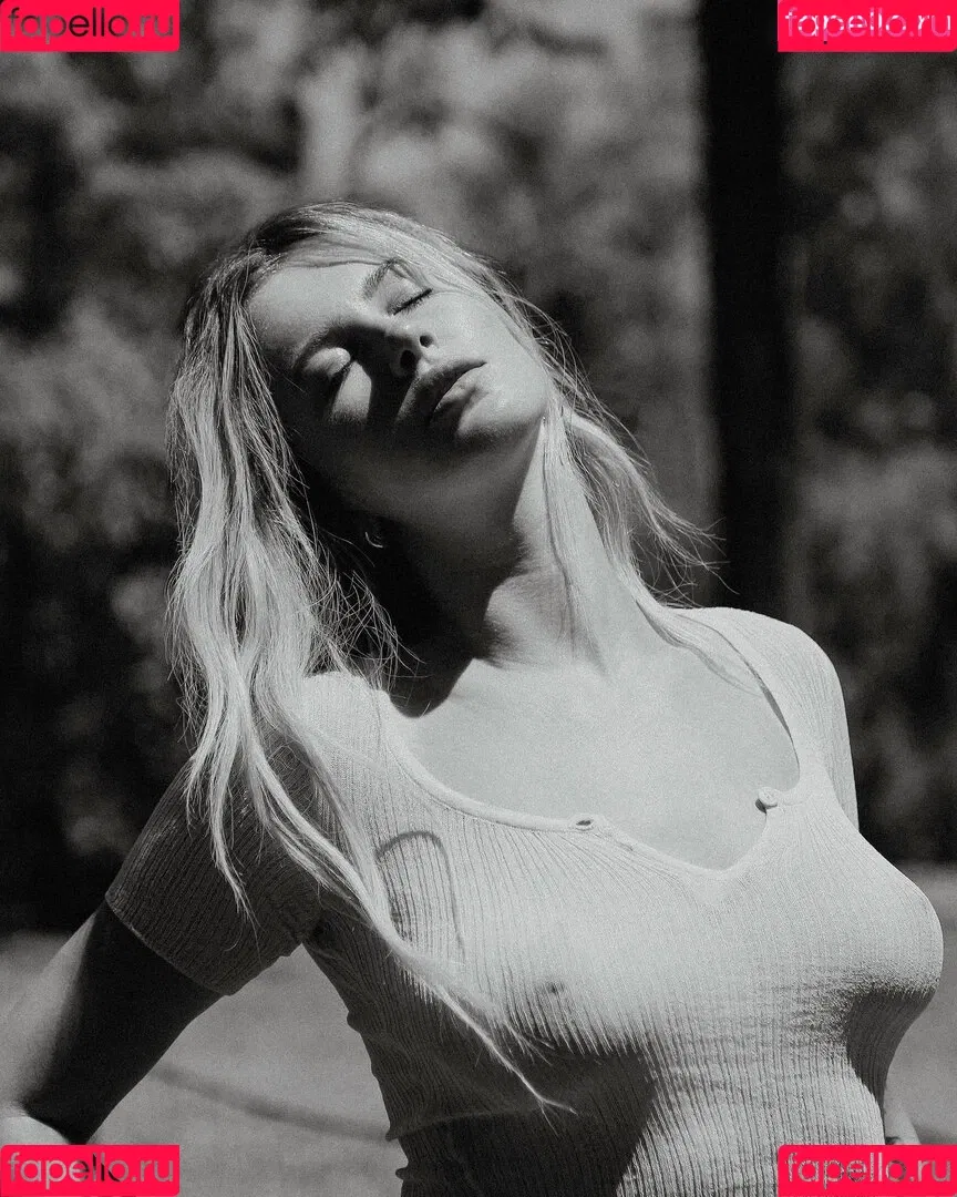 Ireland Baldwin / chloebaldwin... / irelandbasingerbaldwin Onlyfans Photo Gallery 