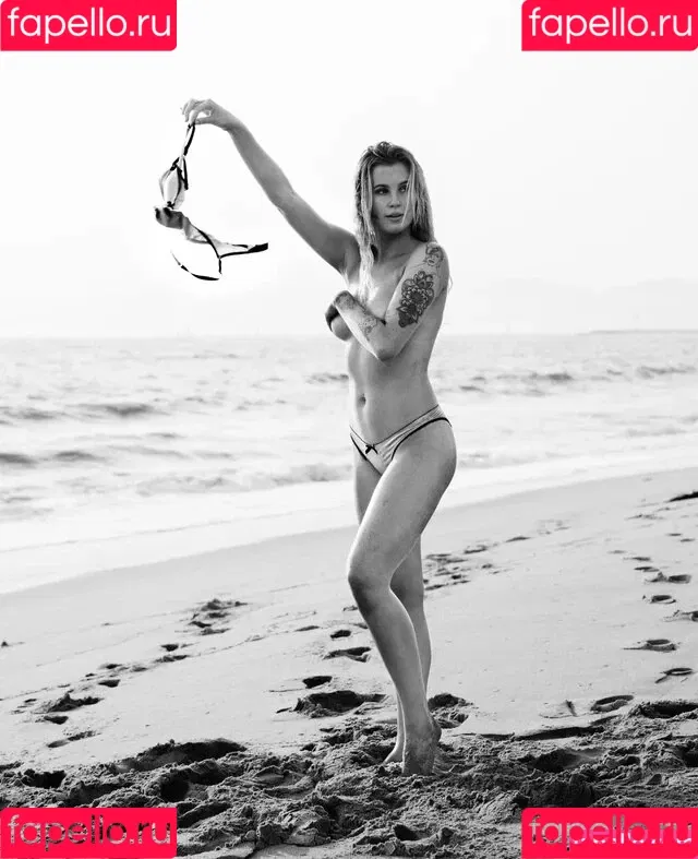 Ireland Baldwin / chloebaldwin... / irelandbasingerbaldwin Onlyfans Photo Gallery 