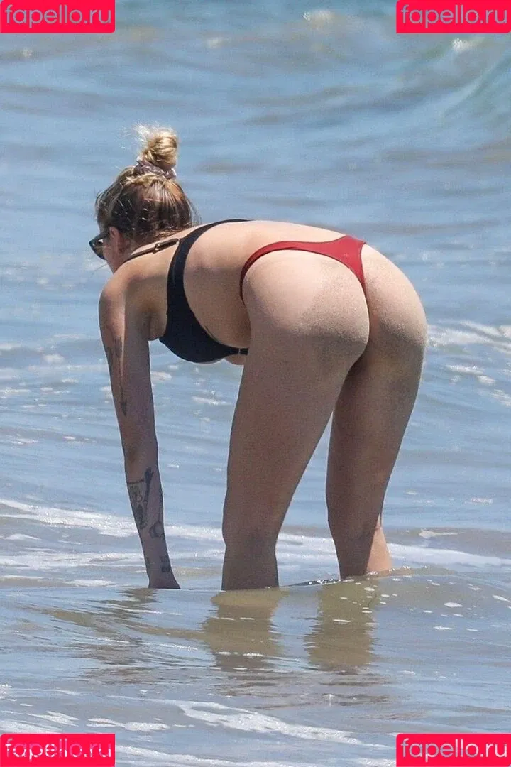 Ireland Baldwin / chloebaldwin... / irelandbasingerbaldwin Onlyfans Photo Gallery 