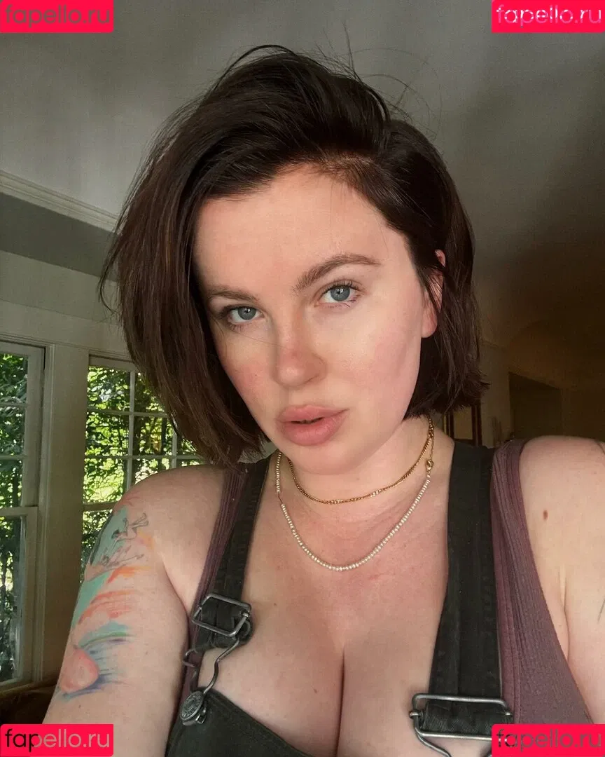 Ireland Baldwin / chloebaldwin... / irelandbasingerbaldwin Onlyfans Photo Gallery 