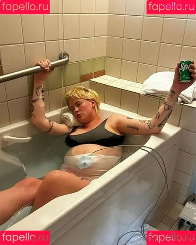 Ireland Baldwin / chloebaldwin... / irelandbasingerbaldwin Onlyfans Photo Gallery 