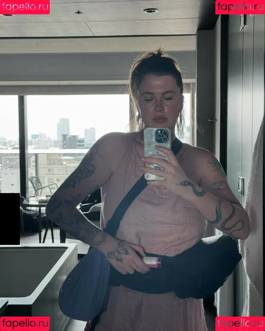 Ireland Baldwin / chloebaldwin... / irelandbasingerbaldwin Onlyfans Photo Gallery 