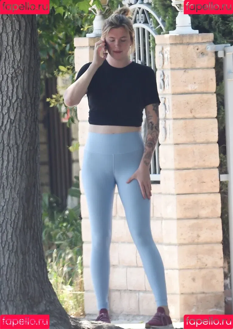 Ireland Baldwin / chloebaldwin... / irelandbasingerbaldwin Onlyfans Photo Gallery 