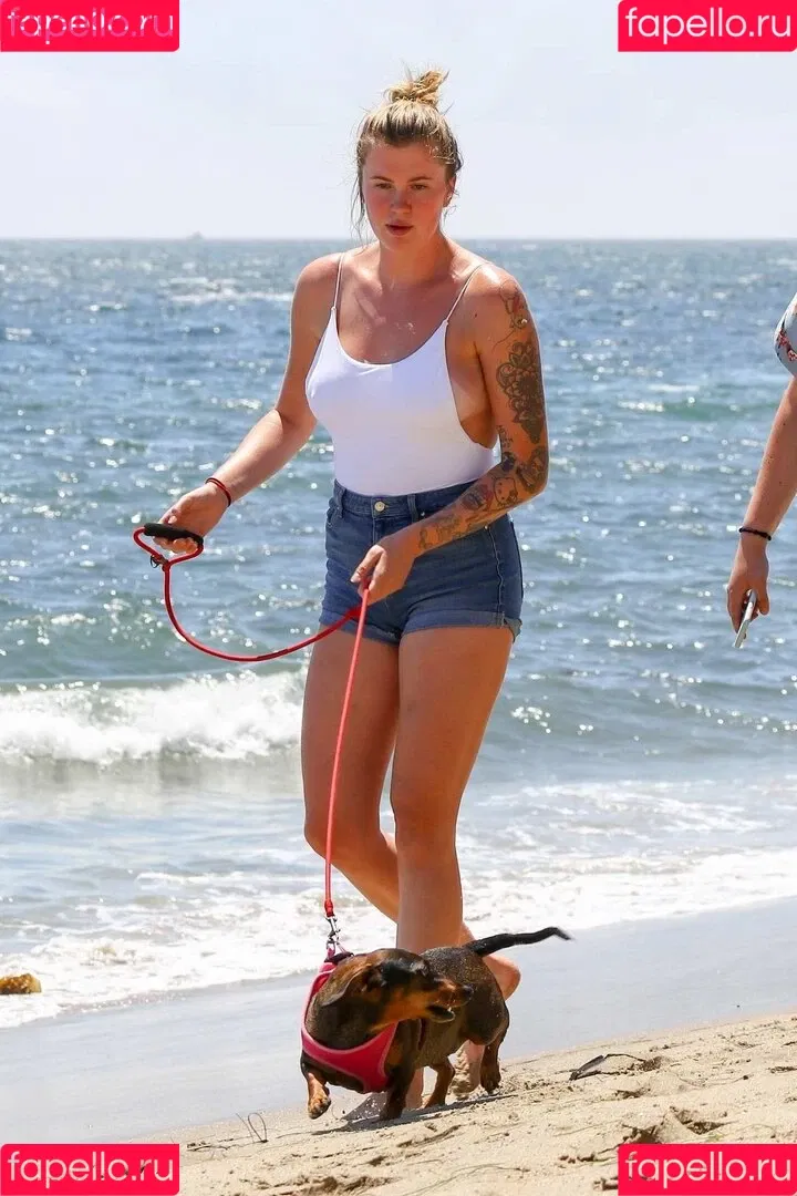 Ireland Baldwin / chloebaldwin... / irelandbasingerbaldwin Onlyfans Photo Gallery 