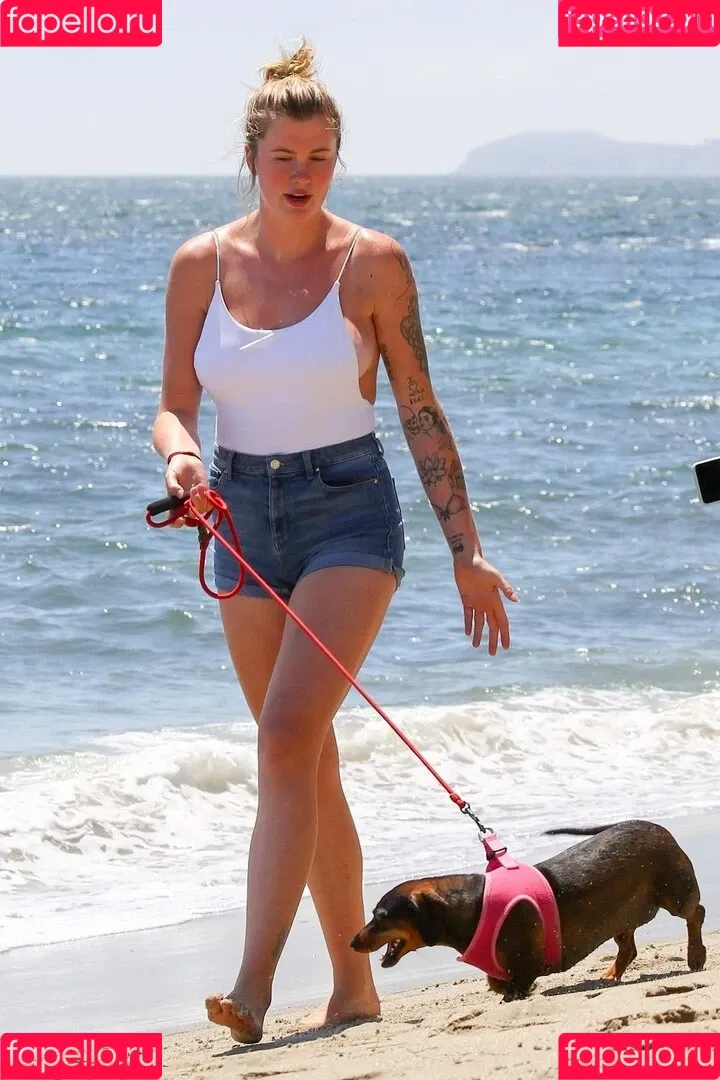 Ireland Baldwin / chloebaldwin... / irelandbasingerbaldwin Onlyfans Photo Gallery 