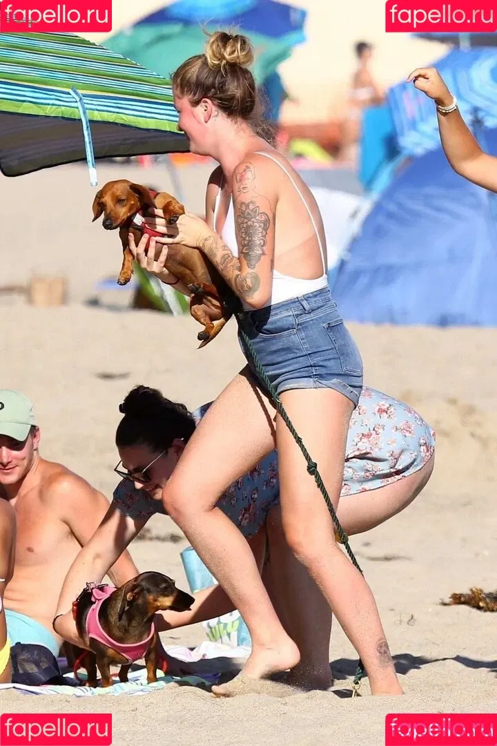 Ireland Baldwin / chloebaldwin... / irelandbasingerbaldwin Onlyfans Photo Gallery 