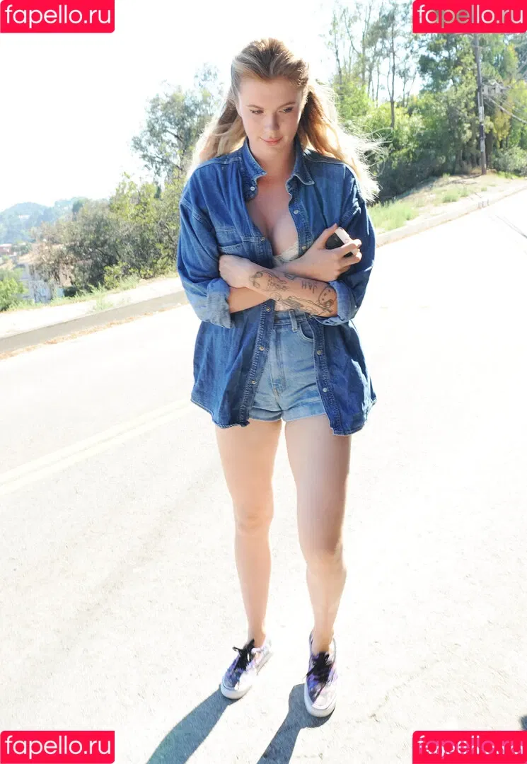 Ireland Baldwin / chloebaldwin... / irelandbasingerbaldwin Onlyfans Photo Gallery 