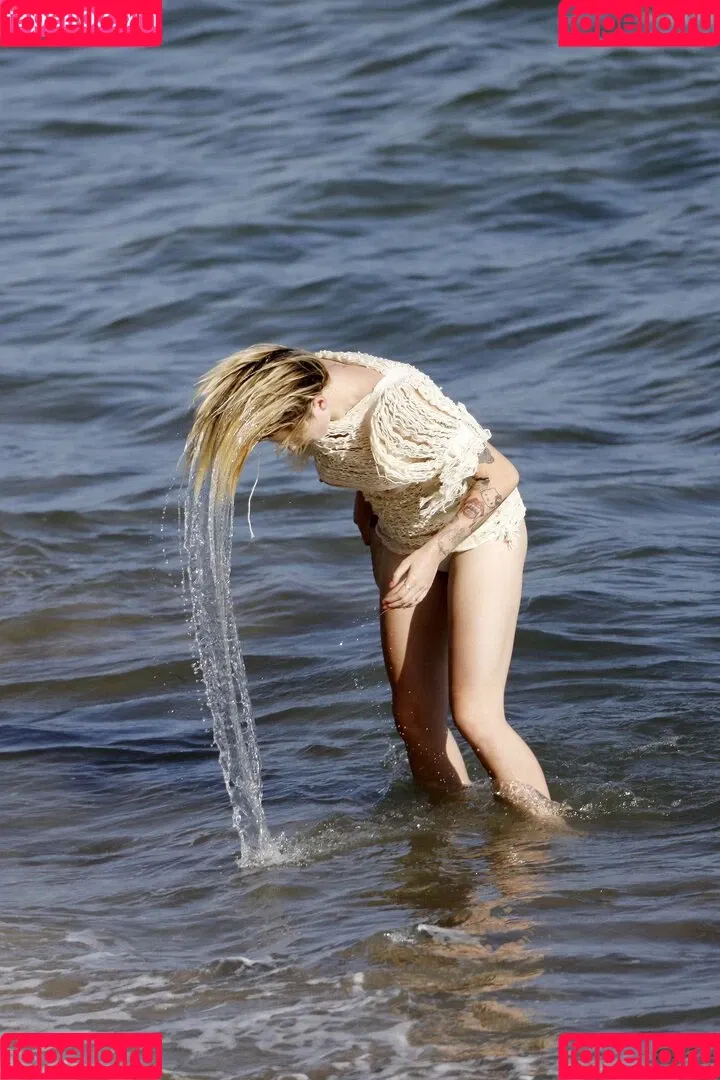 Ireland Baldwin / chloebaldwin... / irelandbasingerbaldwin Onlyfans Photo Gallery 