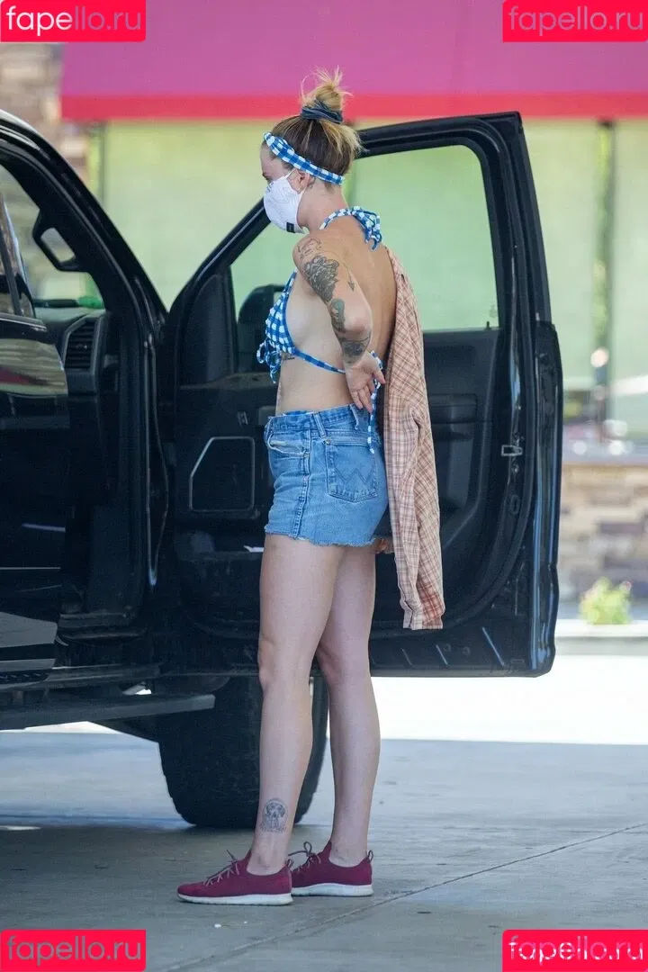 Ireland Baldwin / chloebaldwin... / irelandbasingerbaldwin Onlyfans Photo Gallery 