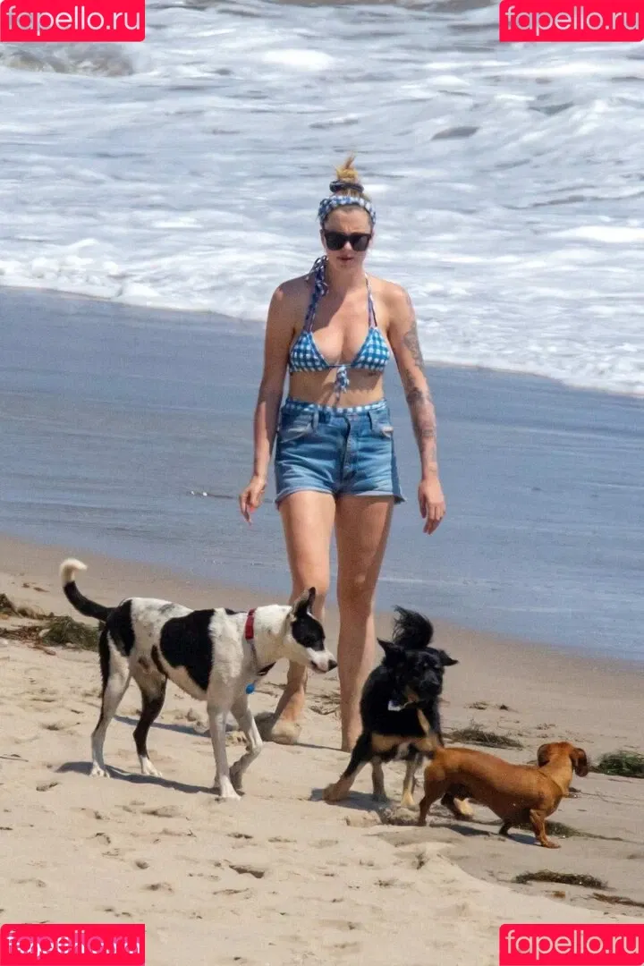 Ireland Baldwin / chloebaldwin... / irelandbasingerbaldwin Onlyfans Photo Gallery 