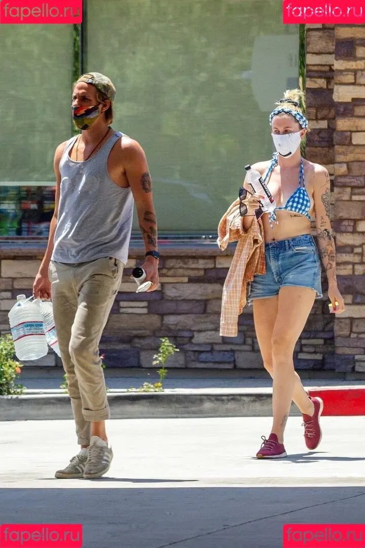 Ireland Baldwin / chloebaldwin... / irelandbasingerbaldwin Onlyfans Photo Gallery 