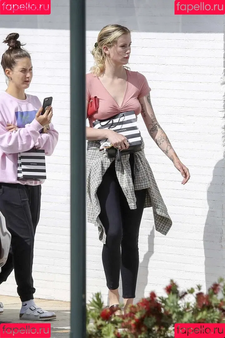 Ireland Baldwin / chloebaldwin... / irelandbasingerbaldwin Onlyfans Photo Gallery 