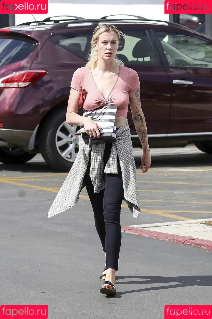 Ireland Baldwin / chloebaldwin... / irelandbasingerbaldwin Onlyfans Photo Gallery 