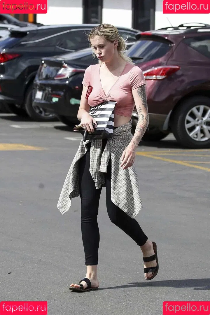 Ireland Baldwin / chloebaldwin... / irelandbasingerbaldwin Onlyfans Photo Gallery 