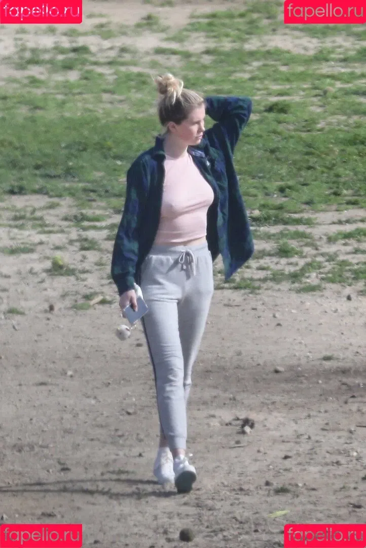 Ireland Baldwin / chloebaldwin... / irelandbasingerbaldwin Onlyfans Photo Gallery 