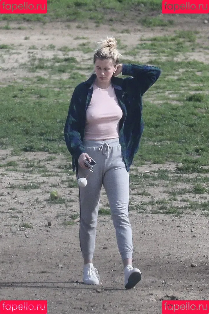 Ireland Baldwin / chloebaldwin... / irelandbasingerbaldwin Onlyfans Photo Gallery 