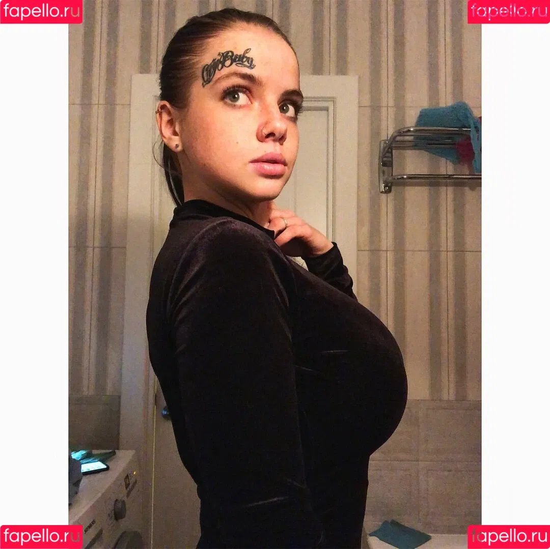 Natalia Polyakova / crybaby6999 / natalia.polyakova / natalipolyakov9 Onlyfans Photo Gallery 