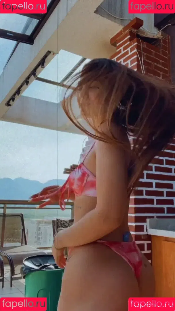 Dezoitou / Mel Maia / mel_maia / melissamelmaia Onlyfans Photo Gallery 