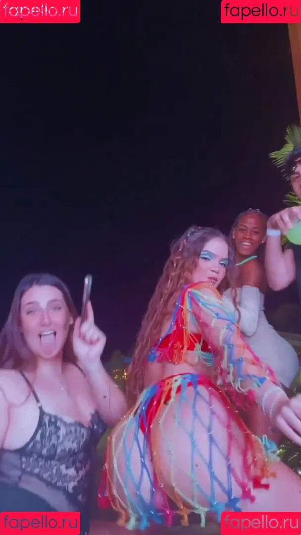 Dezoitou / Mel Maia / mel_maia / melissamelmaia Onlyfans Photo Gallery 