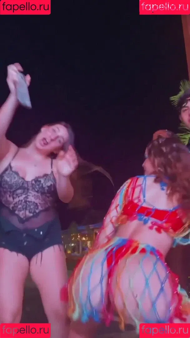 Dezoitou / Mel Maia / mel_maia / melissamelmaia Onlyfans Photo Gallery 