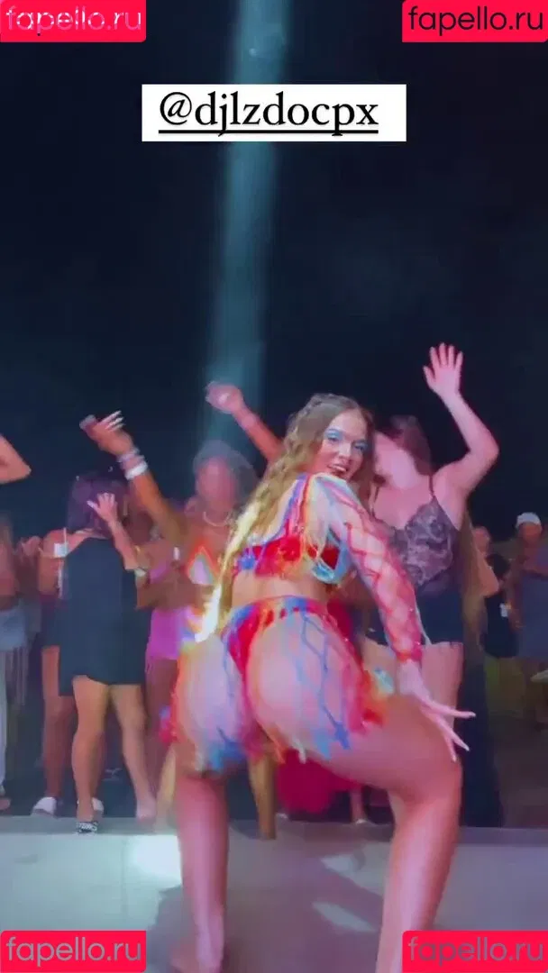 Dezoitou / Mel Maia / mel_maia / melissamelmaia Onlyfans Photo Gallery 