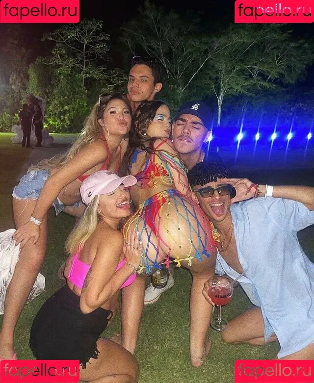 Dezoitou / Mel Maia / mel_maia / melissamelmaia Onlyfans Photo Gallery 