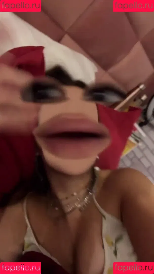 Dezoitou / Mel Maia / mel_maia / melissamelmaia Onlyfans Photo Gallery 