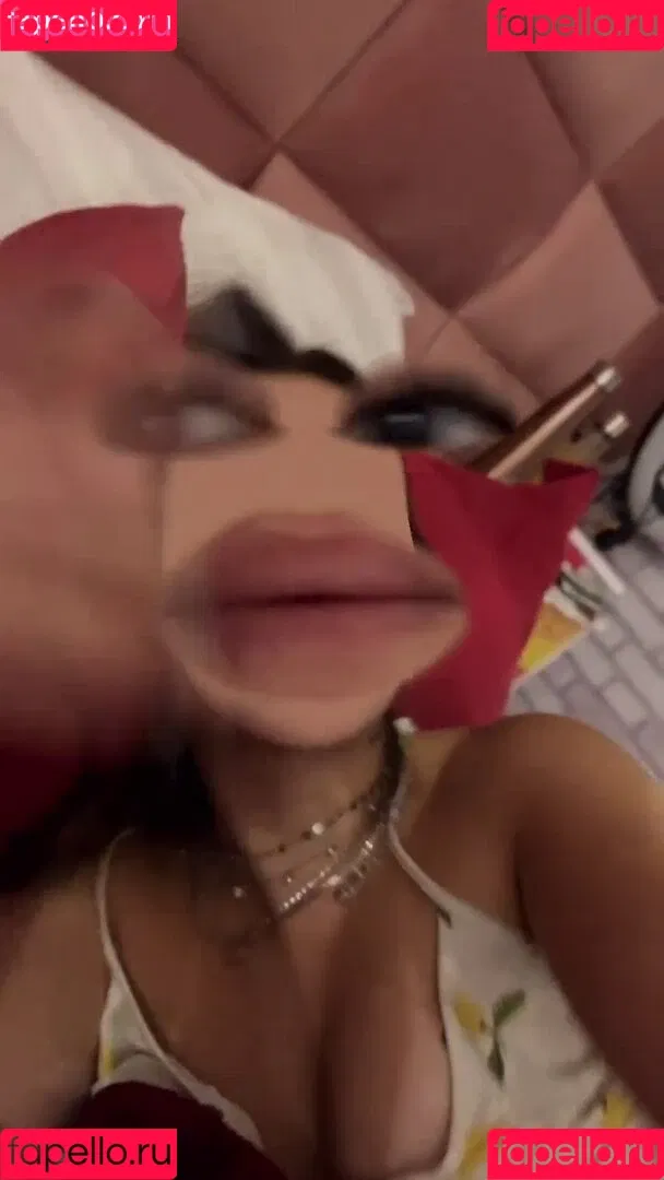 Dezoitou / Mel Maia / mel_maia / melissamelmaia Onlyfans Photo Gallery 