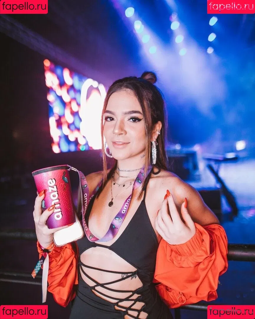 Dezoitou / Mel Maia / mel_maia / melissamelmaia Onlyfans Photo Gallery 