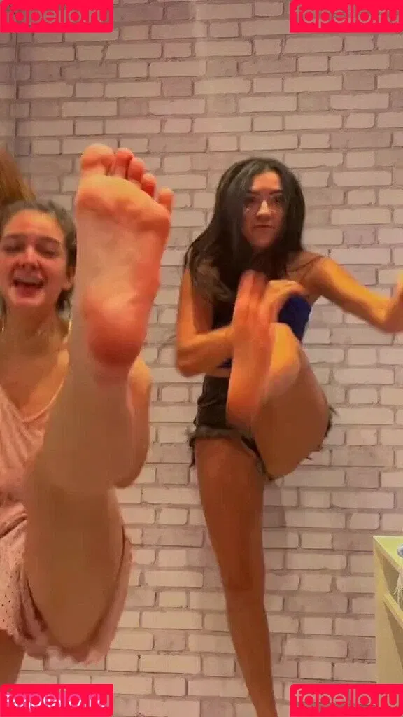 Dezoitou / Mel Maia / mel_maia / melissamelmaia Onlyfans Photo Gallery 