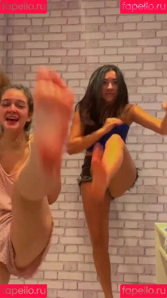 Dezoitou / Mel Maia / mel_maia / melissamelmaia Onlyfans Photo Gallery 