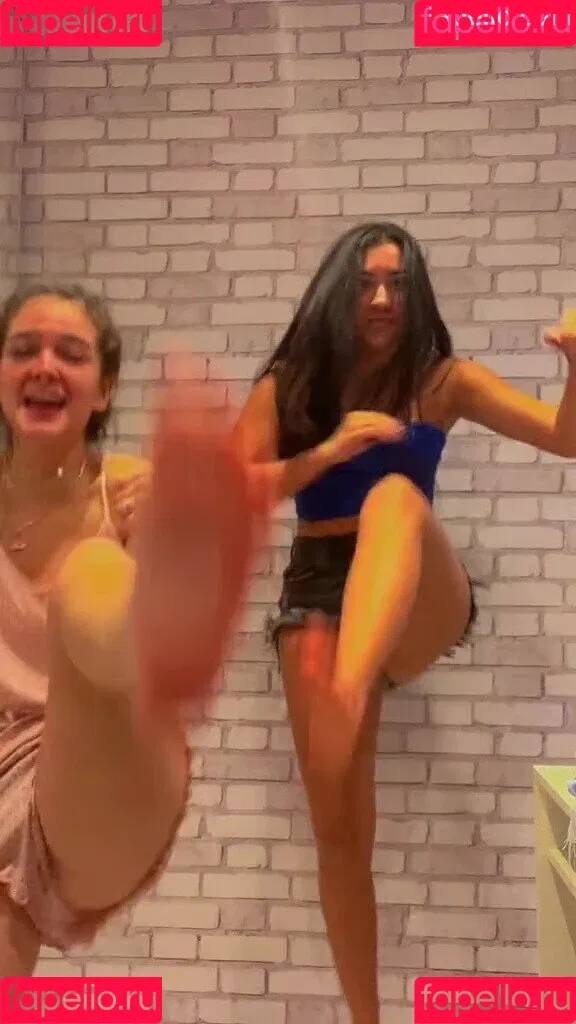 Dezoitou / Mel Maia / mel_maia / melissamelmaia Onlyfans Photo Gallery 