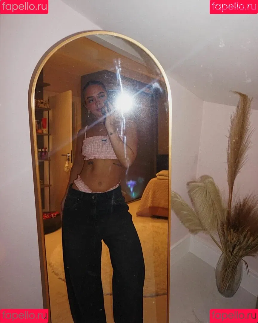 Dezoitou / Mel Maia / mel_maia / melissamelmaia Onlyfans Photo Gallery 