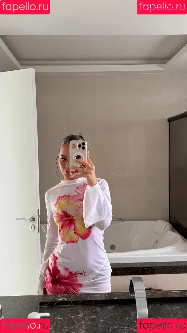 Dezoitou / Mel Maia / mel_maia / melissamelmaia Onlyfans Photo Gallery 