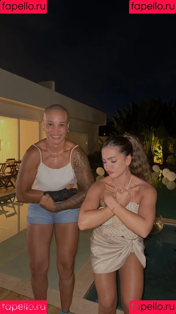 Dezoitou / Mel Maia / mel_maia / melissamelmaia Onlyfans Photo Gallery 