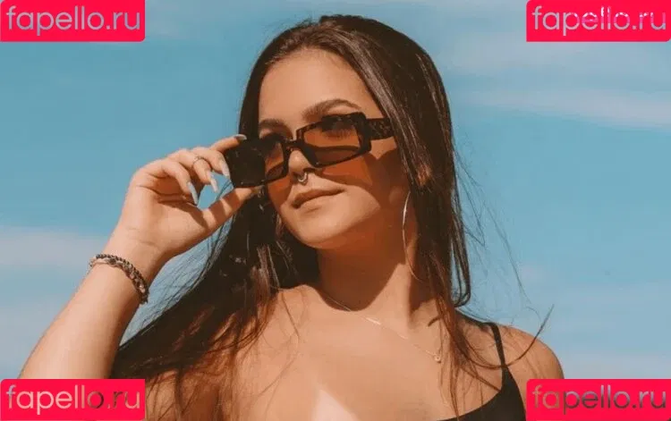 Dezoitou / Mel Maia / mel_maia / melissamelmaia Onlyfans Photo Gallery 