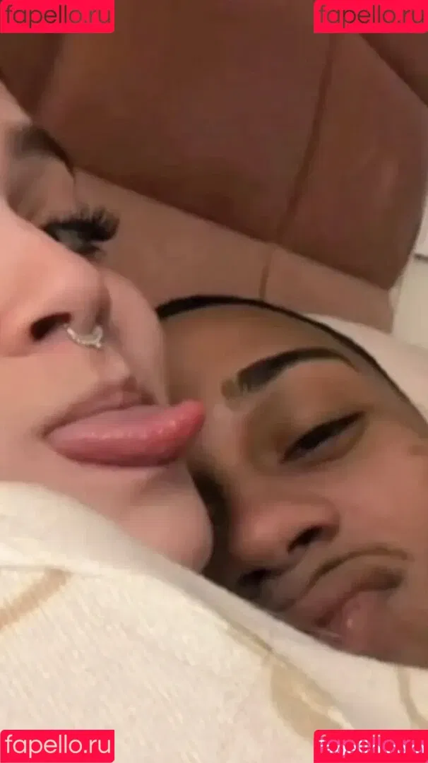 Dezoitou / Mel Maia / mel_maia / melissamelmaia Onlyfans Photo Gallery 