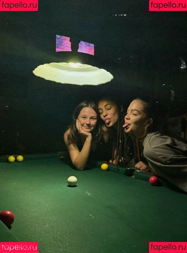 Dezoitou / Mel Maia / mel_maia / melissamelmaia Onlyfans Photo Gallery 