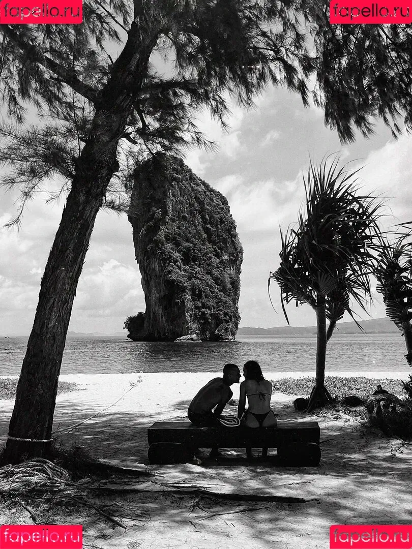 Dezoitou / Mel Maia / mel_maia / melissamelmaia Onlyfans Photo Gallery 