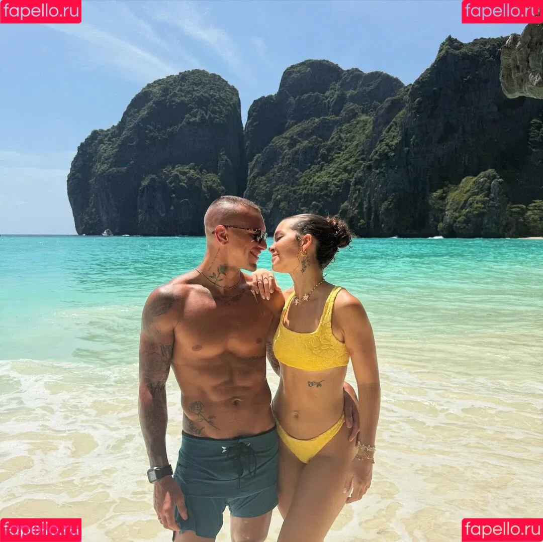 Dezoitou / Mel Maia / mel_maia / melissamelmaia Onlyfans Photo Gallery 