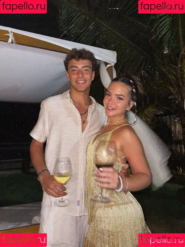 Dezoitou / Mel Maia / mel_maia / melissamelmaia Onlyfans Photo Gallery 