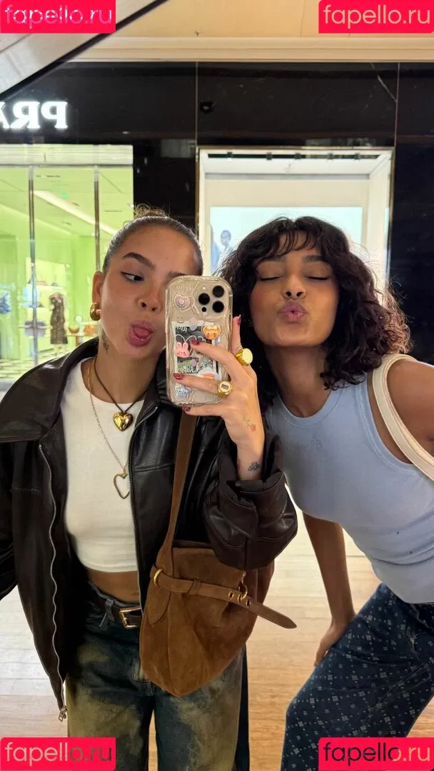 Dezoitou / Mel Maia / mel_maia / melissamelmaia Onlyfans Photo Gallery 