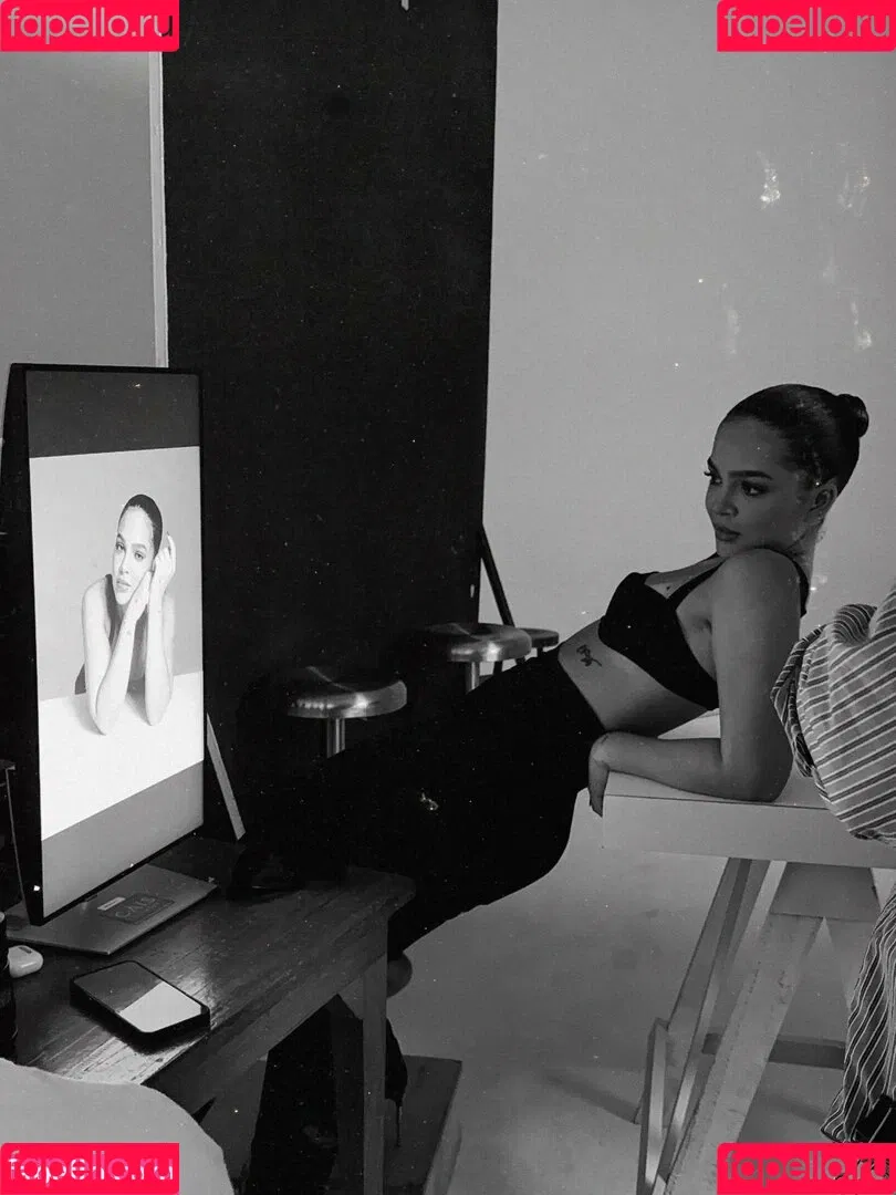 Dezoitou / Mel Maia / mel_maia / melissamelmaia Onlyfans Photo Gallery 