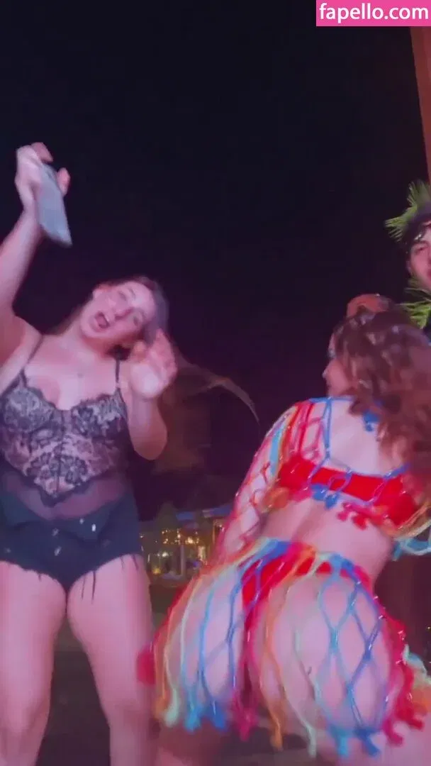 Dezoitou / Mel Maia / mel_maia / melissamelmaia Onlyfans Photo Gallery 